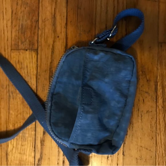 COPY - Kipling like new mini purse - Picture 5 of 6